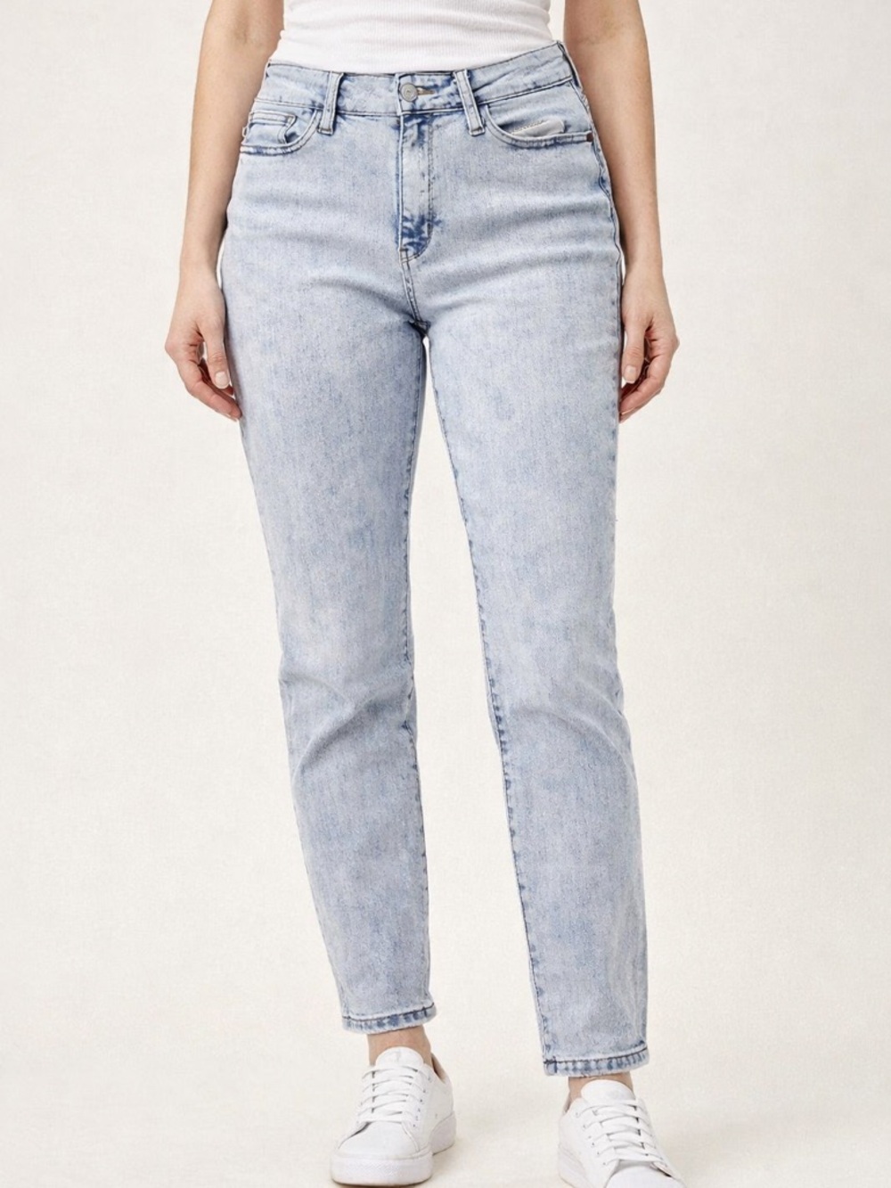 Judy Blue Light Wash High-Rise Straight Jeans